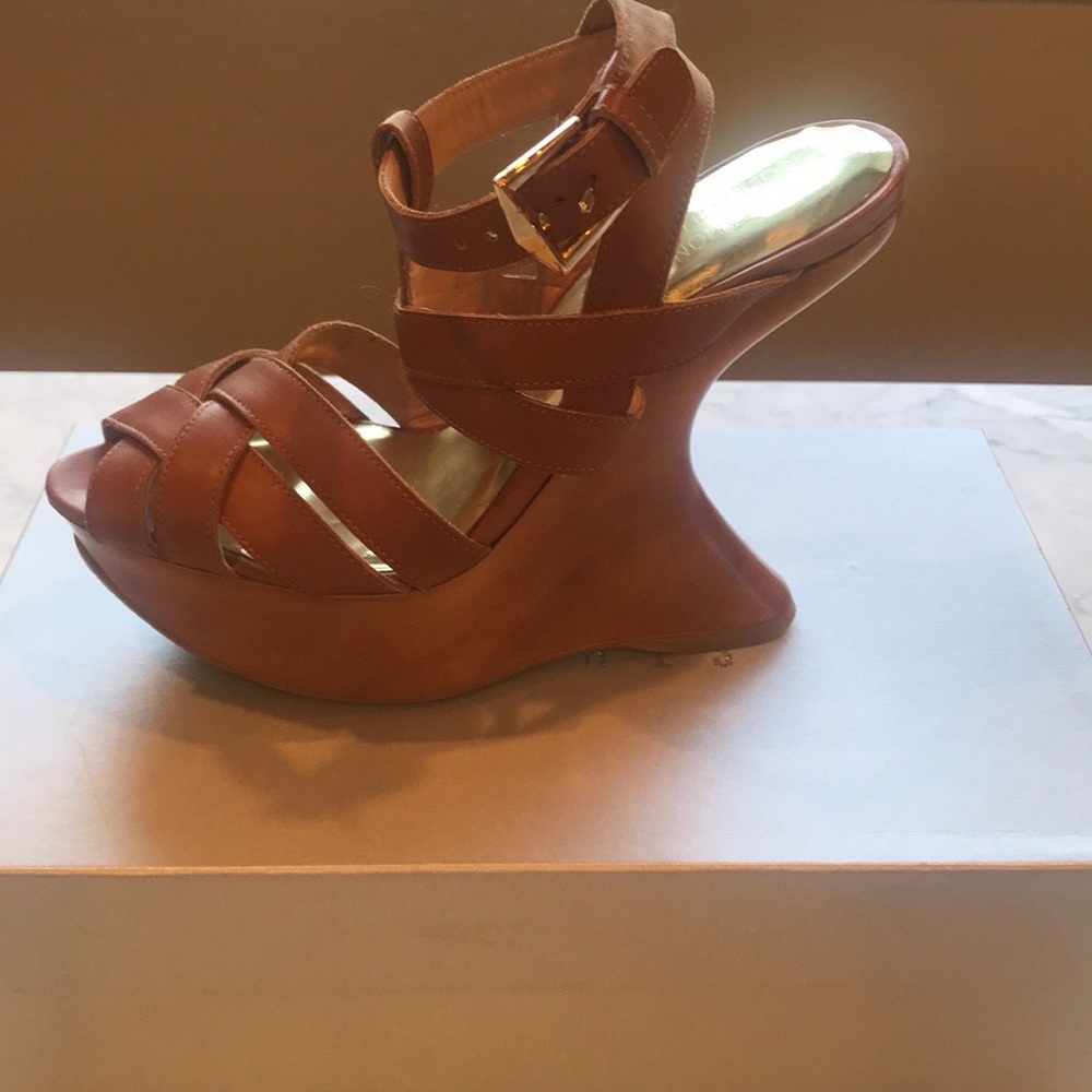 Stuart Weitzman curved wedge size 6